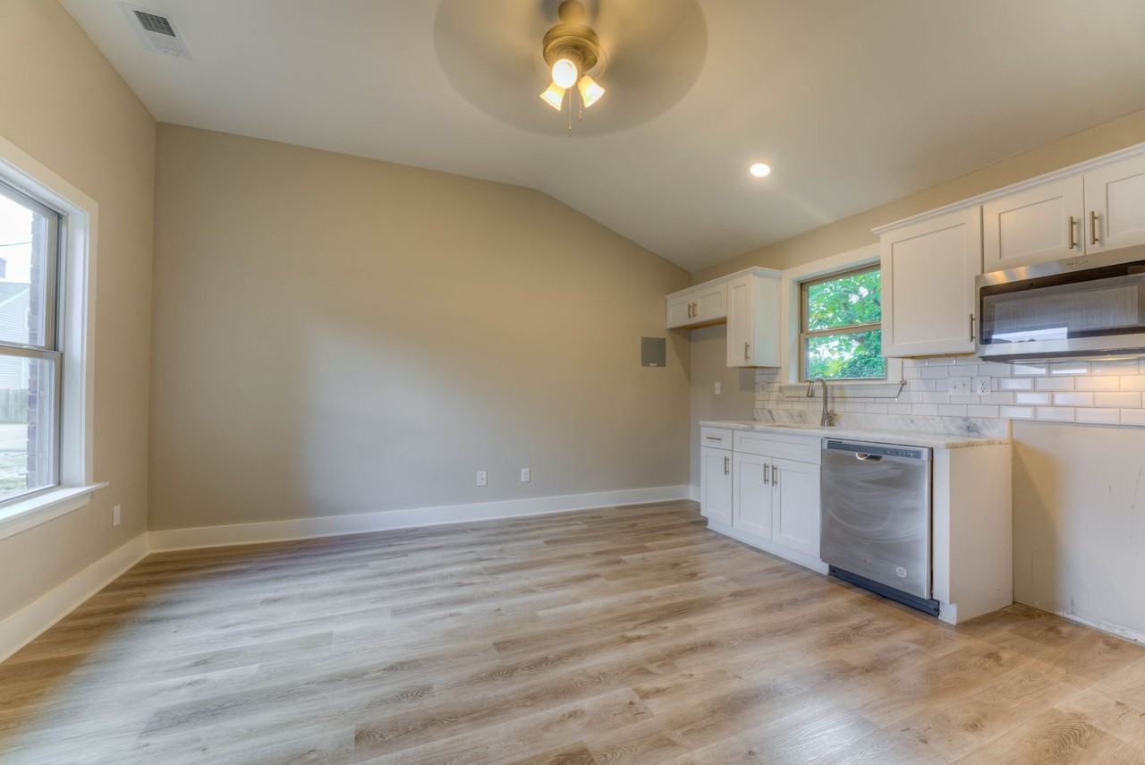 1807 Jackson Ave - Photo 2 of 9