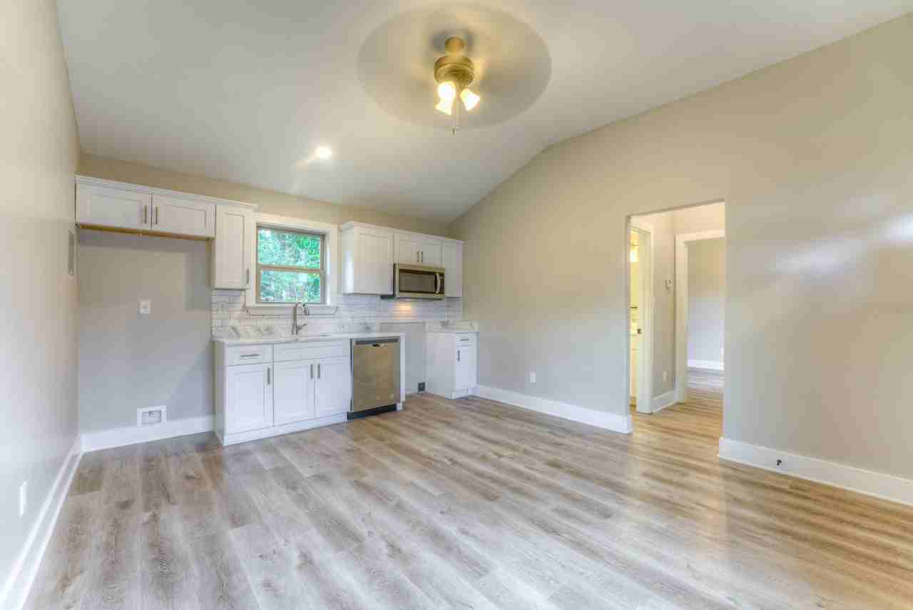 1807 Jackson Ave - Photo 3 of 9