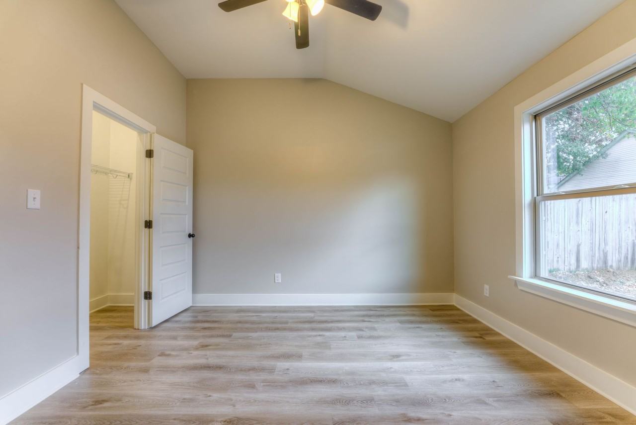 1807 Jackson Ave - Photo 4 of 9