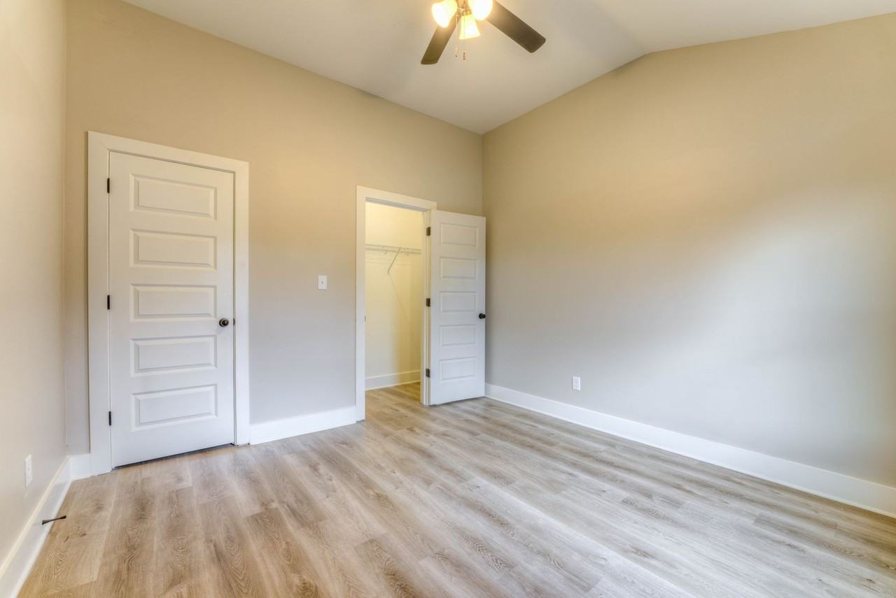 1807 Jackson Ave - Photo 5 of 9