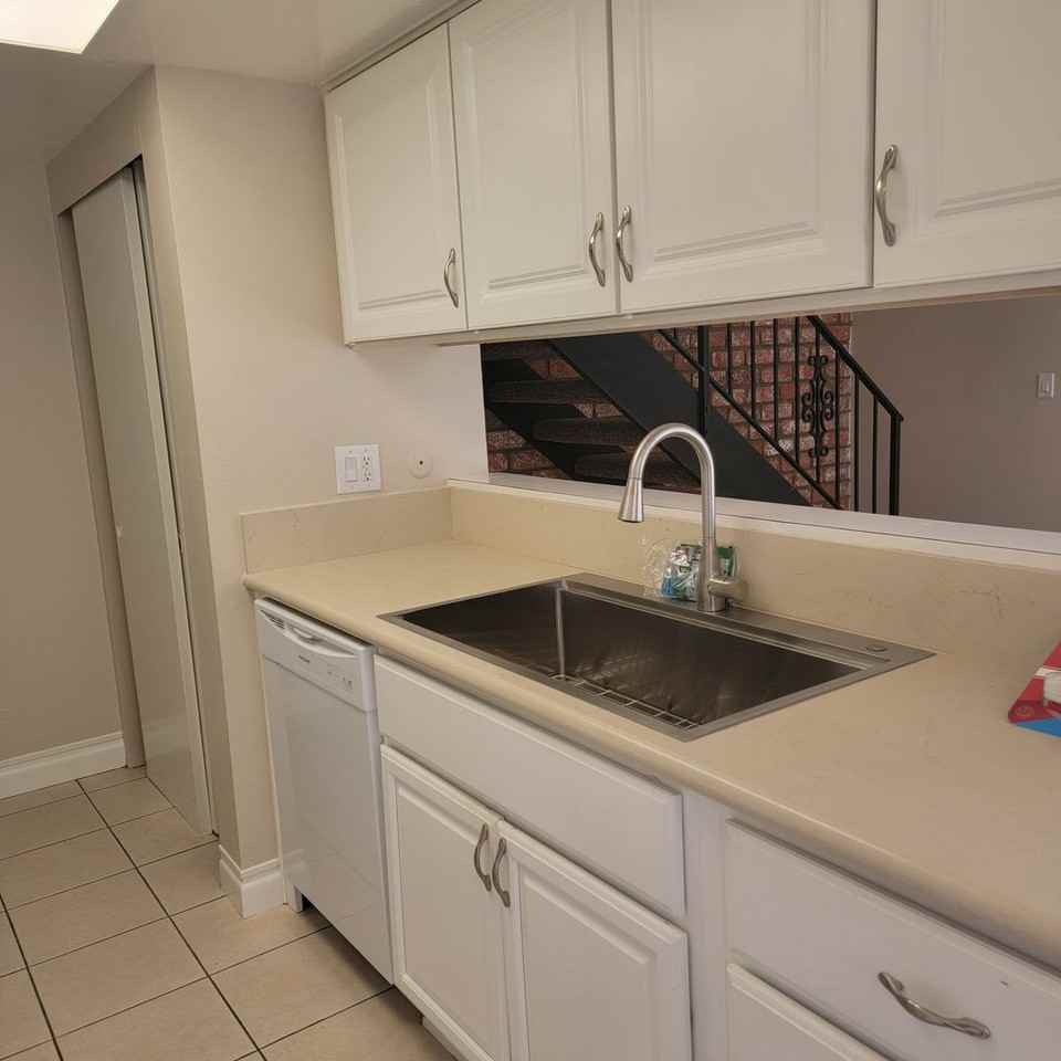1180 Portola Rd - Photo 5 of 10