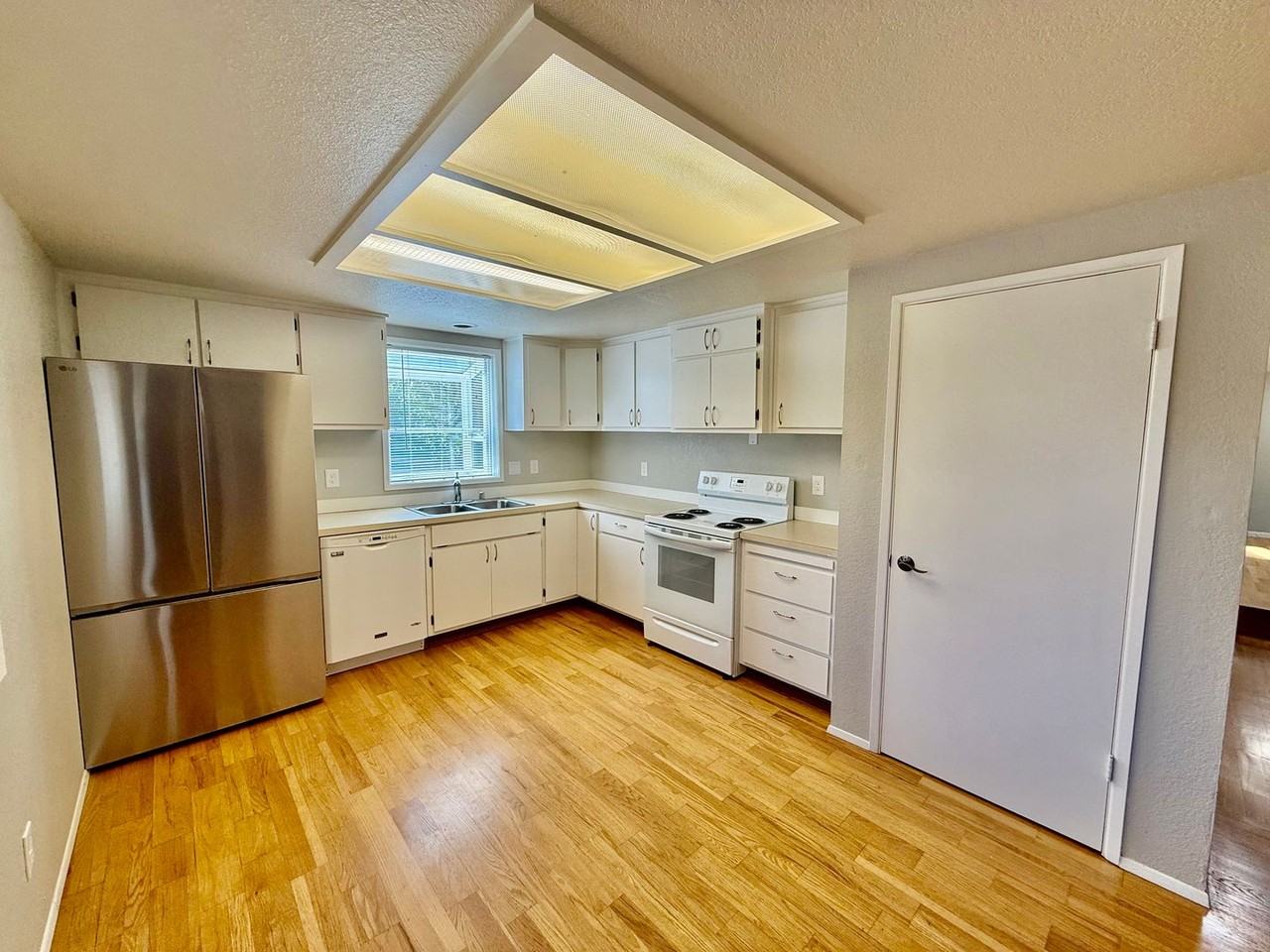 5518 151st Pl Sw - Photo 3 of 16