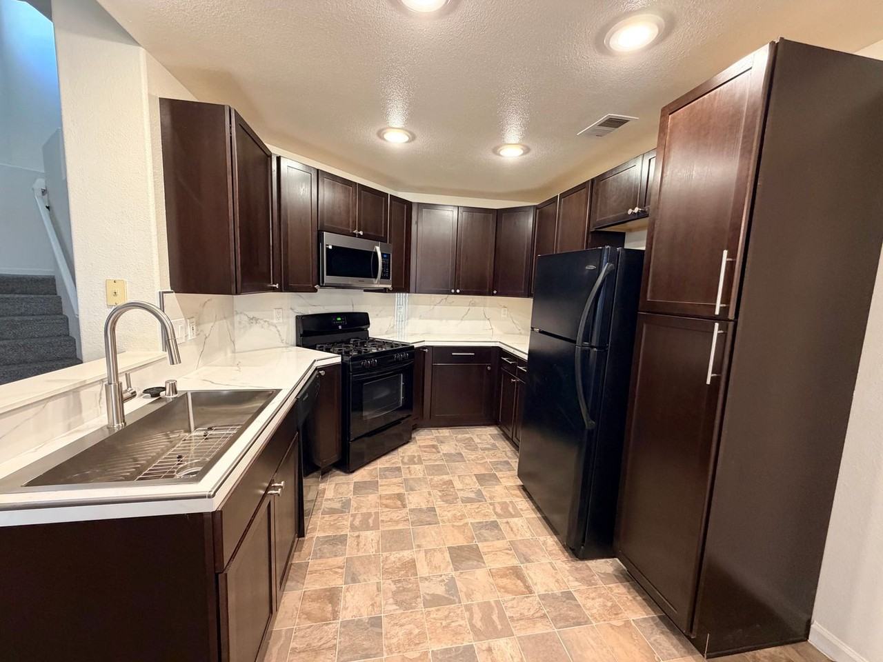 5704 Golden Eagle Dr - Photo 3 of 36