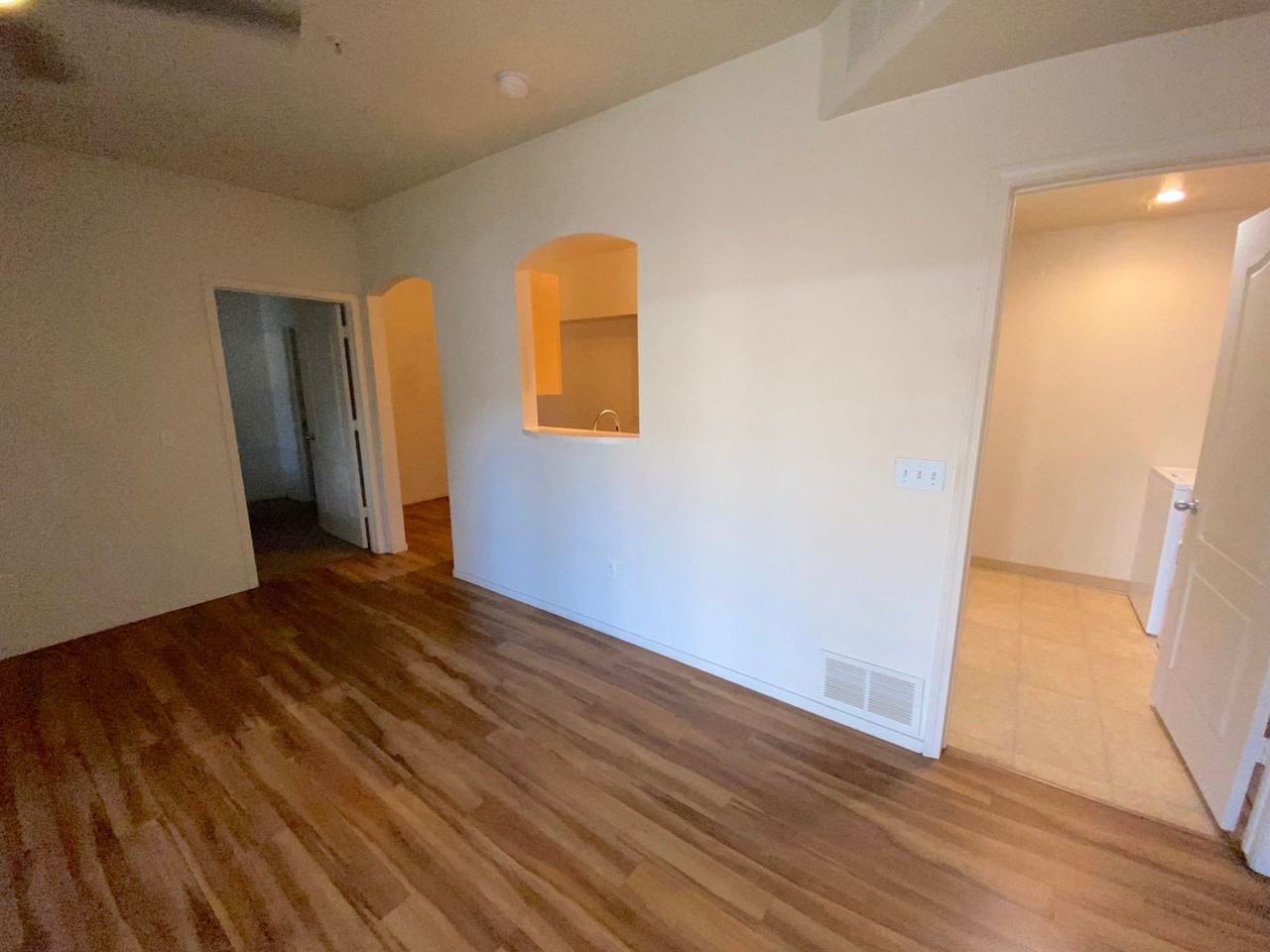 6850 Sharlands Ave - Photo 6 of 38