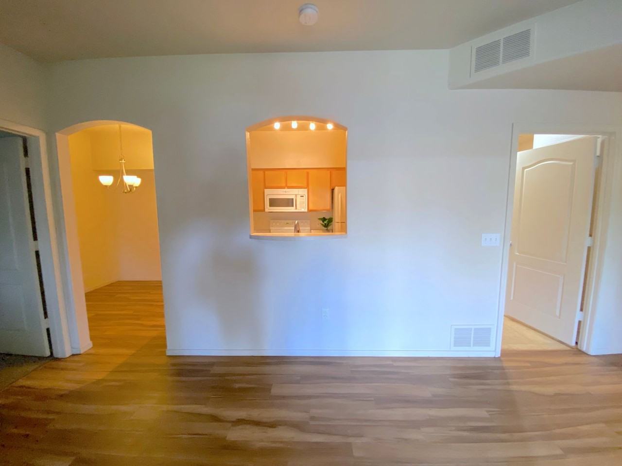 6850 Sharlands Ave - Photo 7 of 38