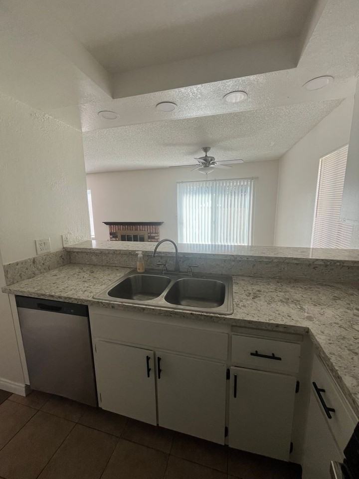 555 S Azusa Ave - Photo 4 of 15