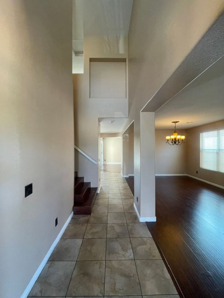5645 Breckenridge St - Photo 4 of 40