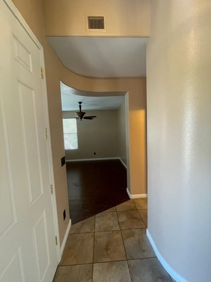 5645 Breckenridge St - Photo 5 of 40