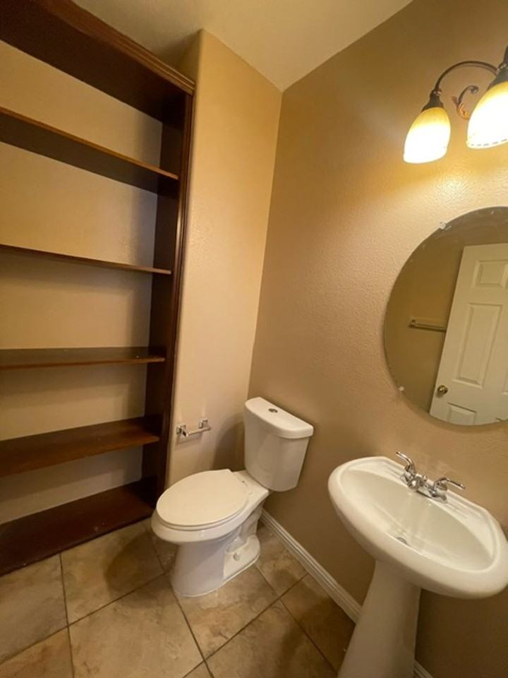 5645 Breckenridge St - Photo 7 of 40