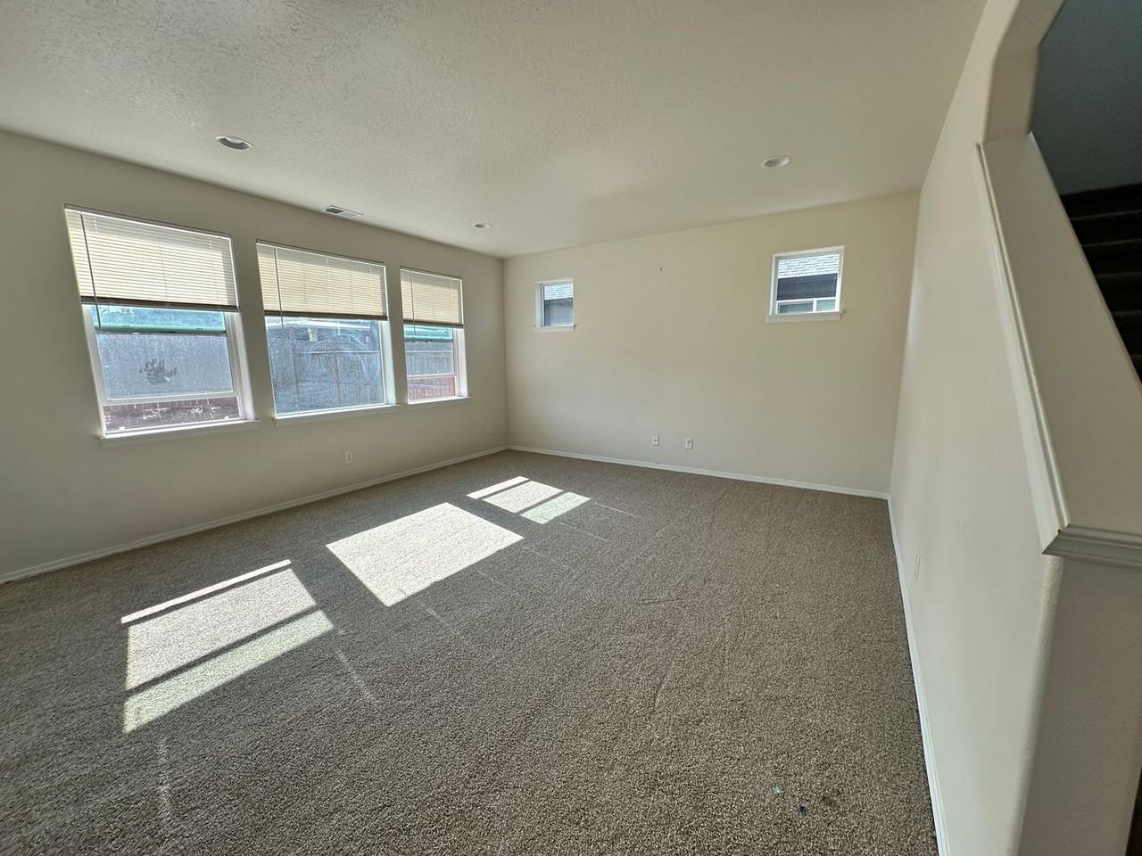533 Derby St Se - Photo 4 of 21