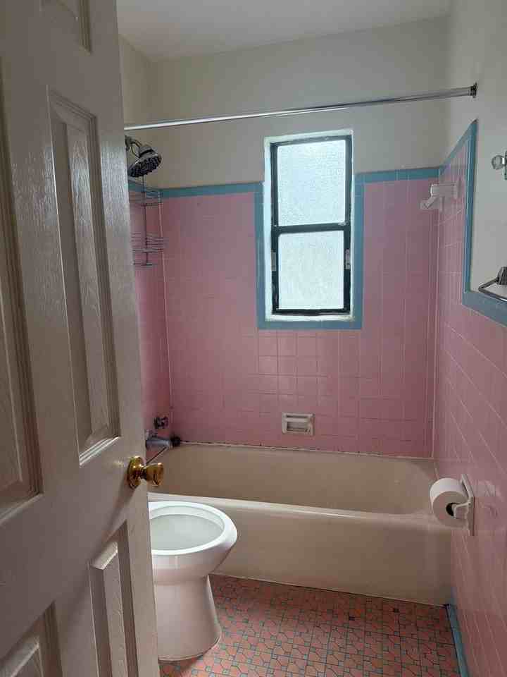 1327 Charlotte St - Photo 2 of 10