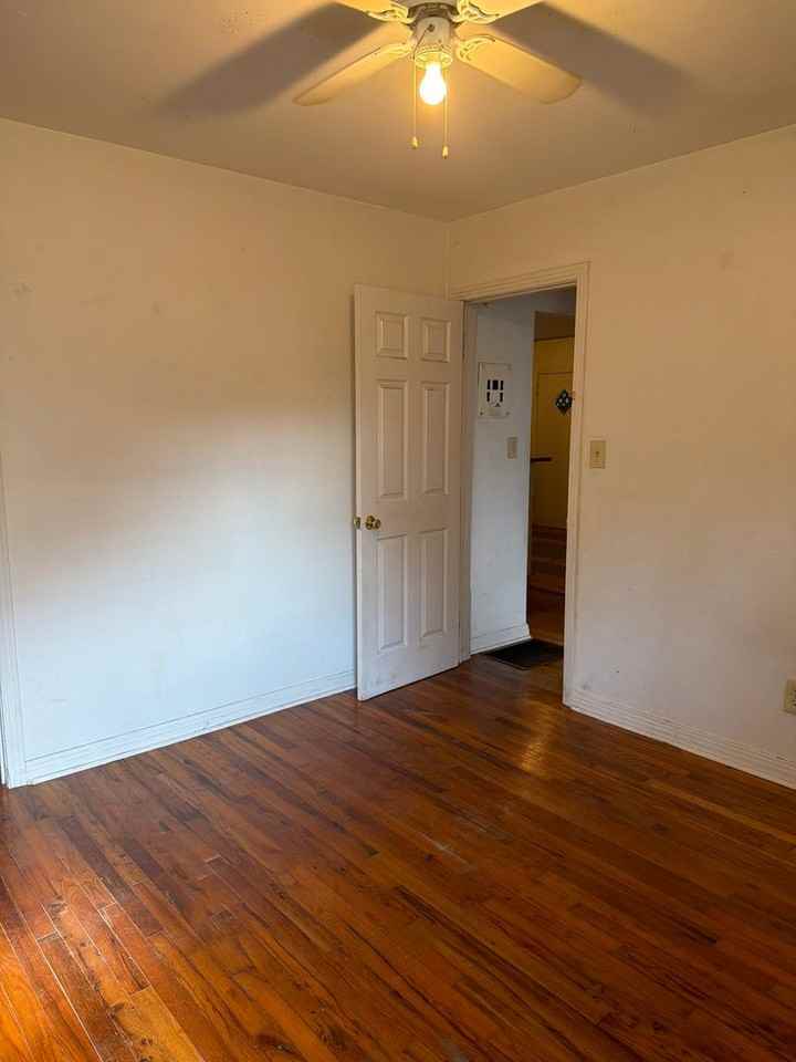 1327 Charlotte St - Photo 3 of 10