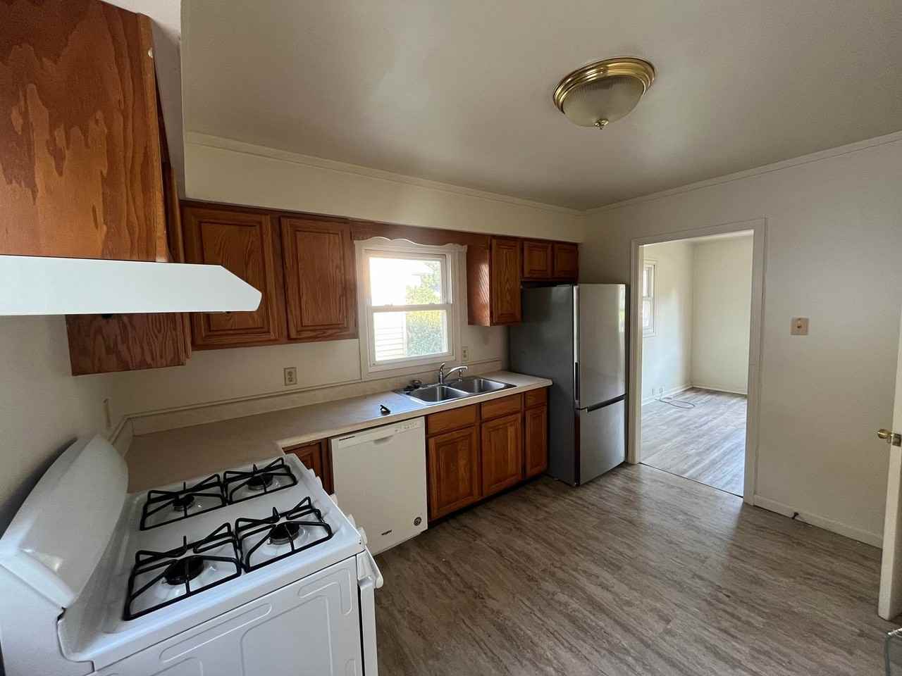 1422 Potomac Ave - Photo 2 of 12