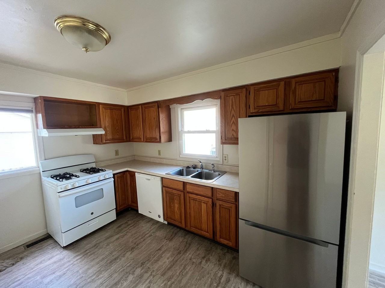 1422 Potomac Ave - Photo 3 of 12