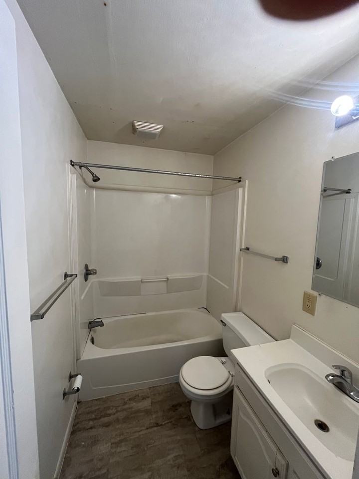 1422 Potomac Ave - Photo 6 of 12