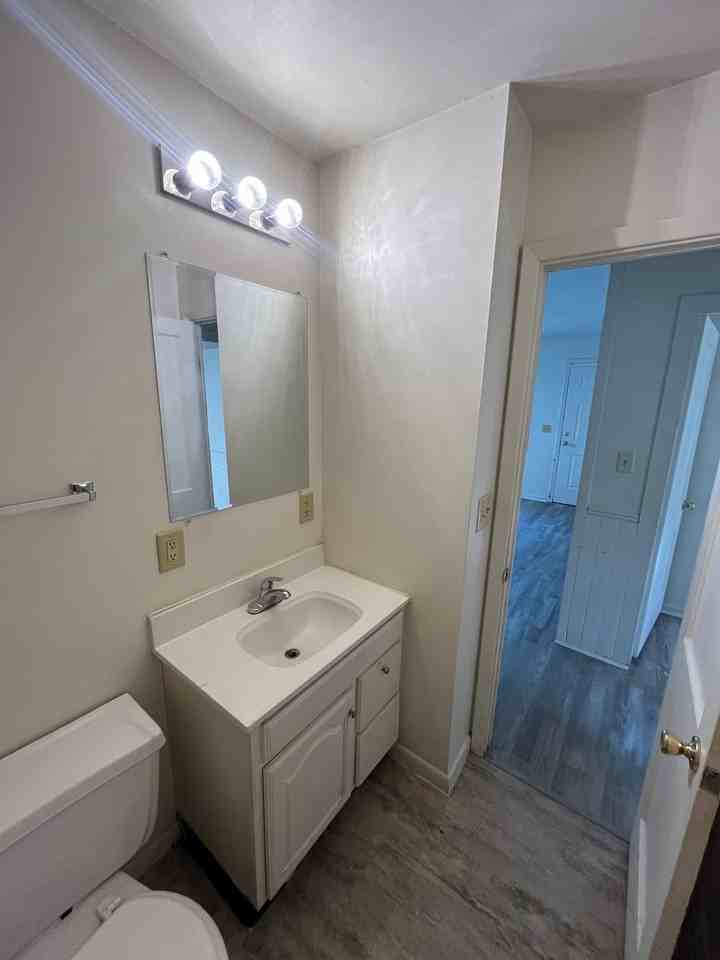 1422 Potomac Ave - Photo 7 of 12