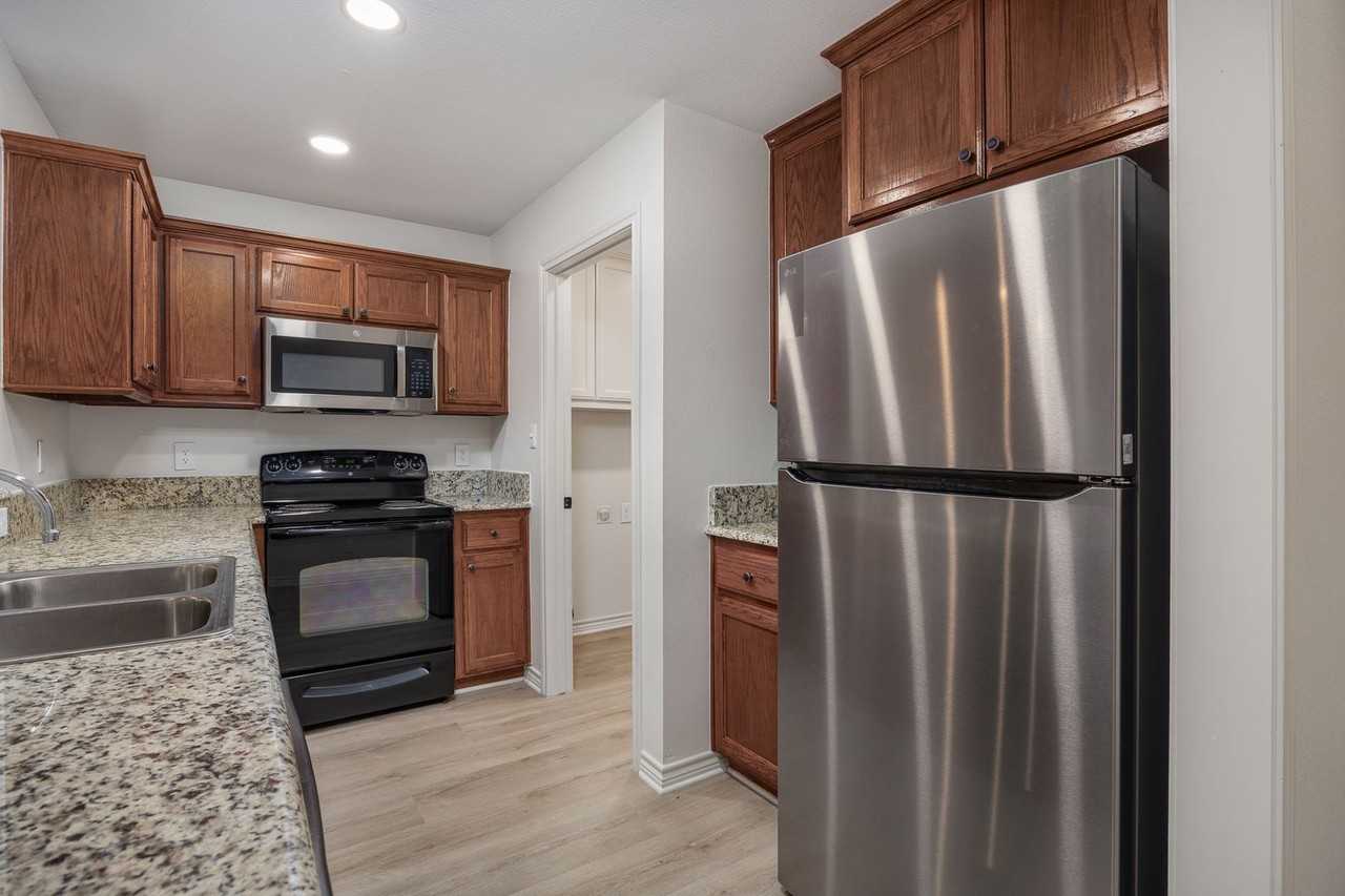 6806 County Road 1215 - Photo 4 of 22