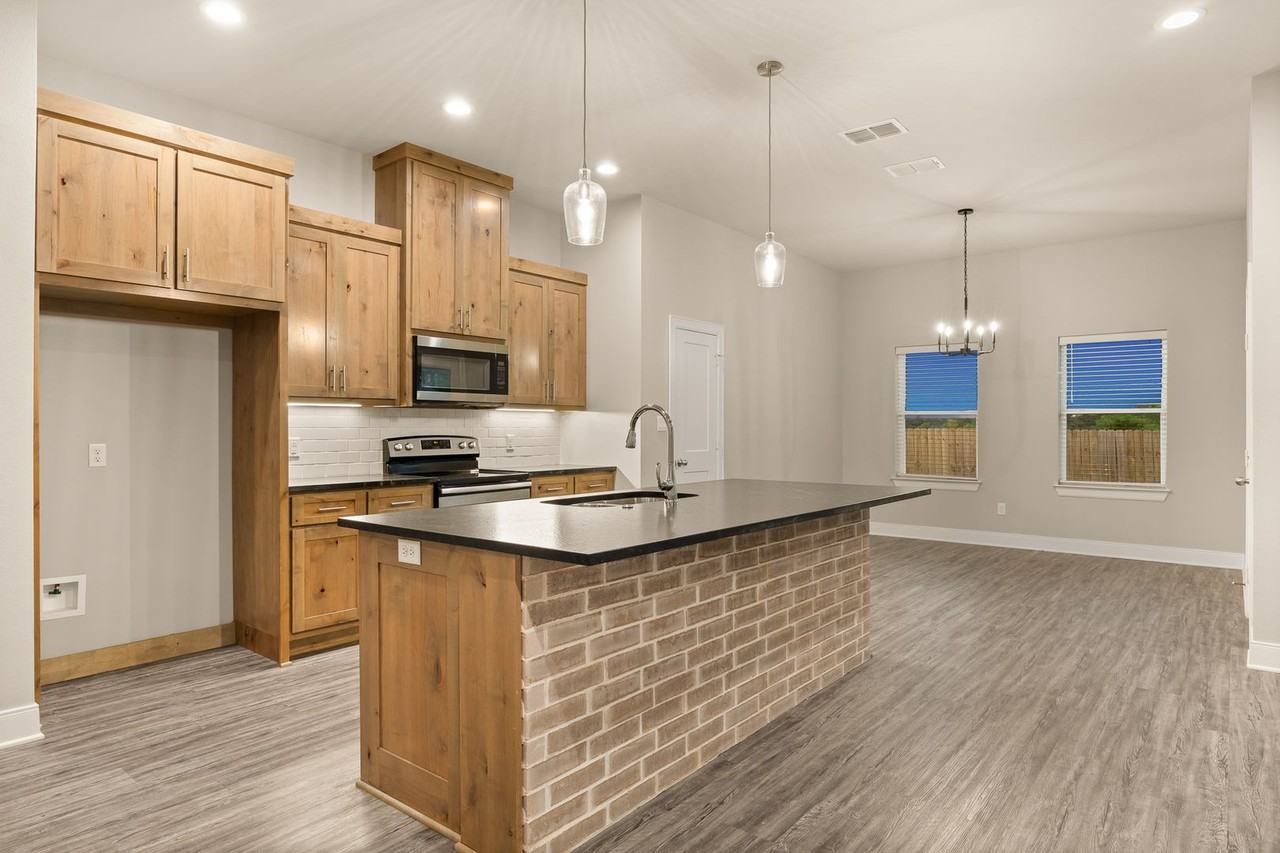 1617 Legacy Dr - Photo 2 of 20