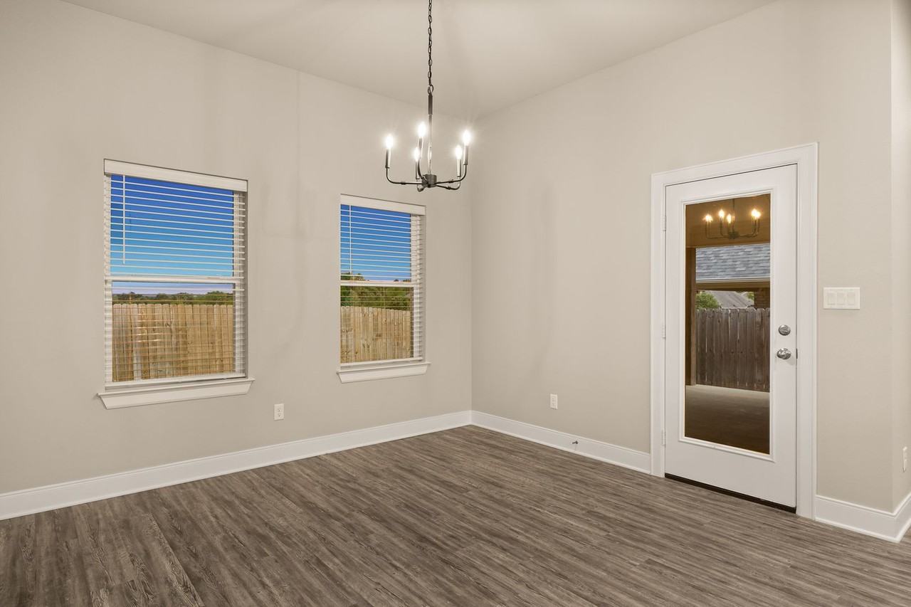 1617 Legacy Dr - Photo 6 of 20
