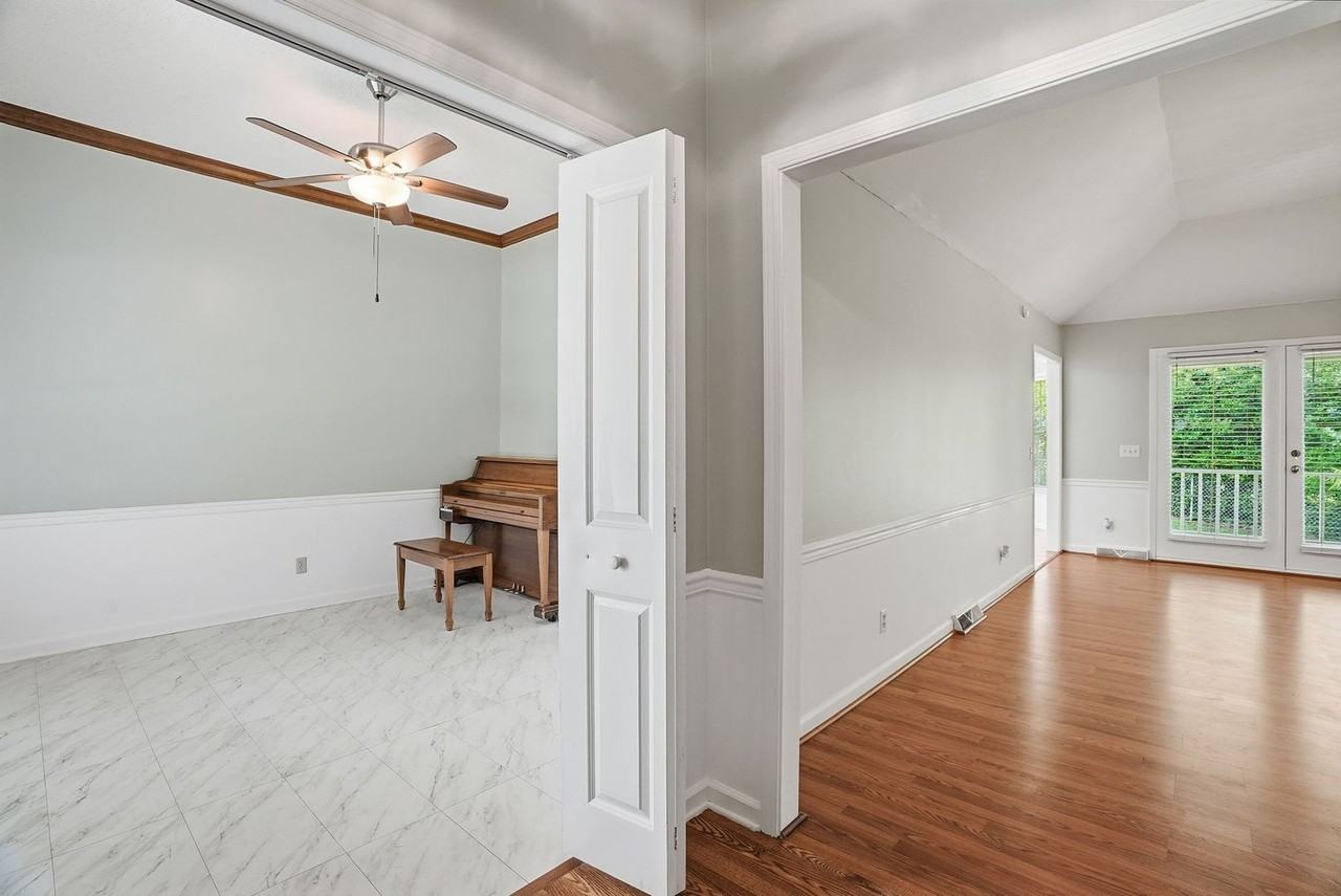 101 Emerald Way - Photo 3 of 41