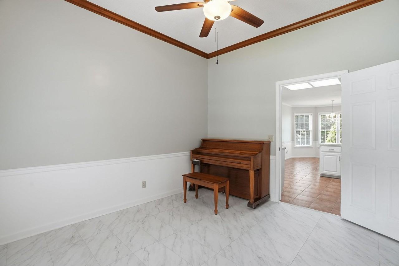 101 Emerald Way - Photo 5 of 41