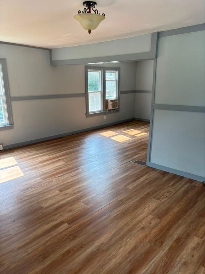 2100 Newton St - Photo 5 of 21