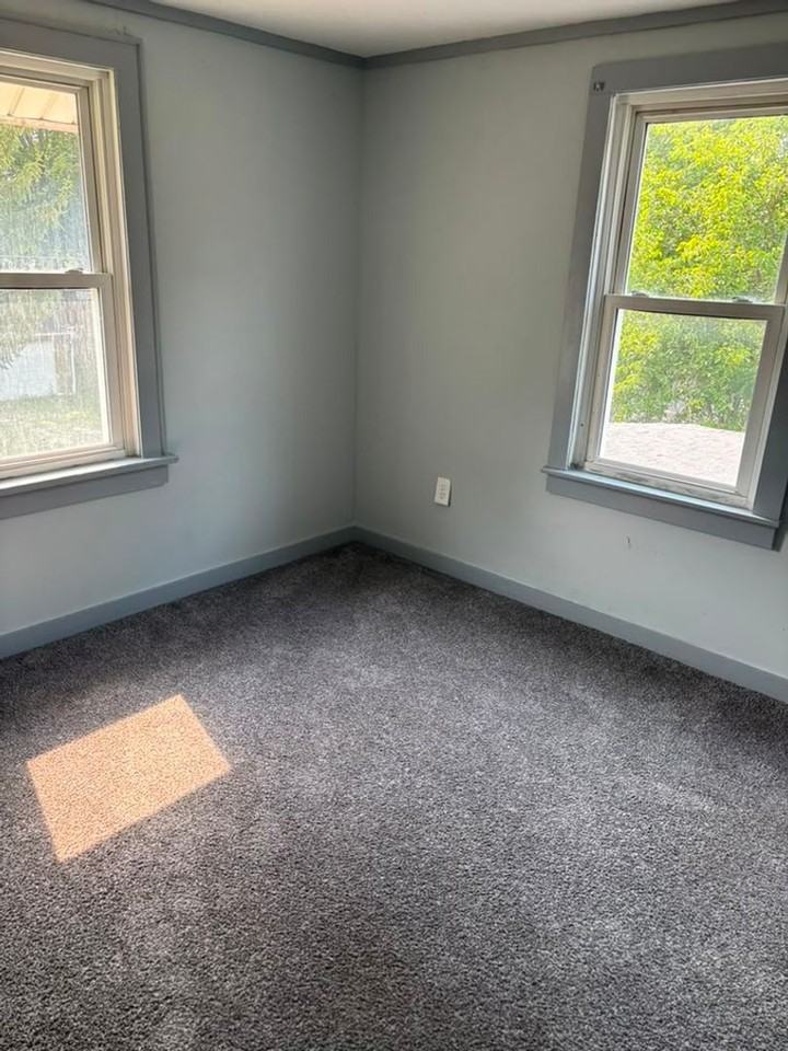 2100 Newton St - Photo 6 of 21