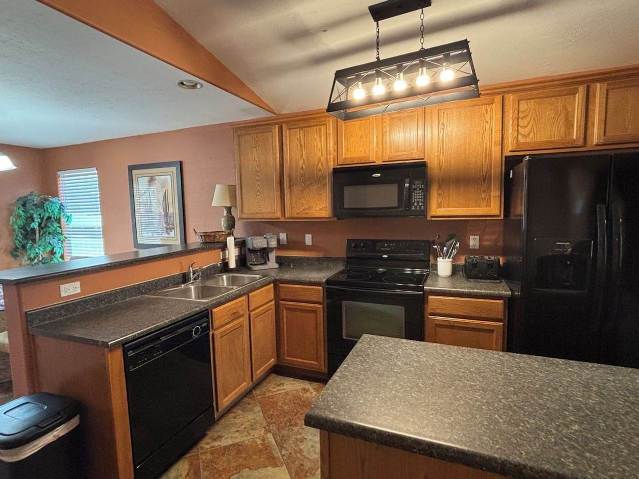 776 W Fairlane Ct - Photo 3 of 17