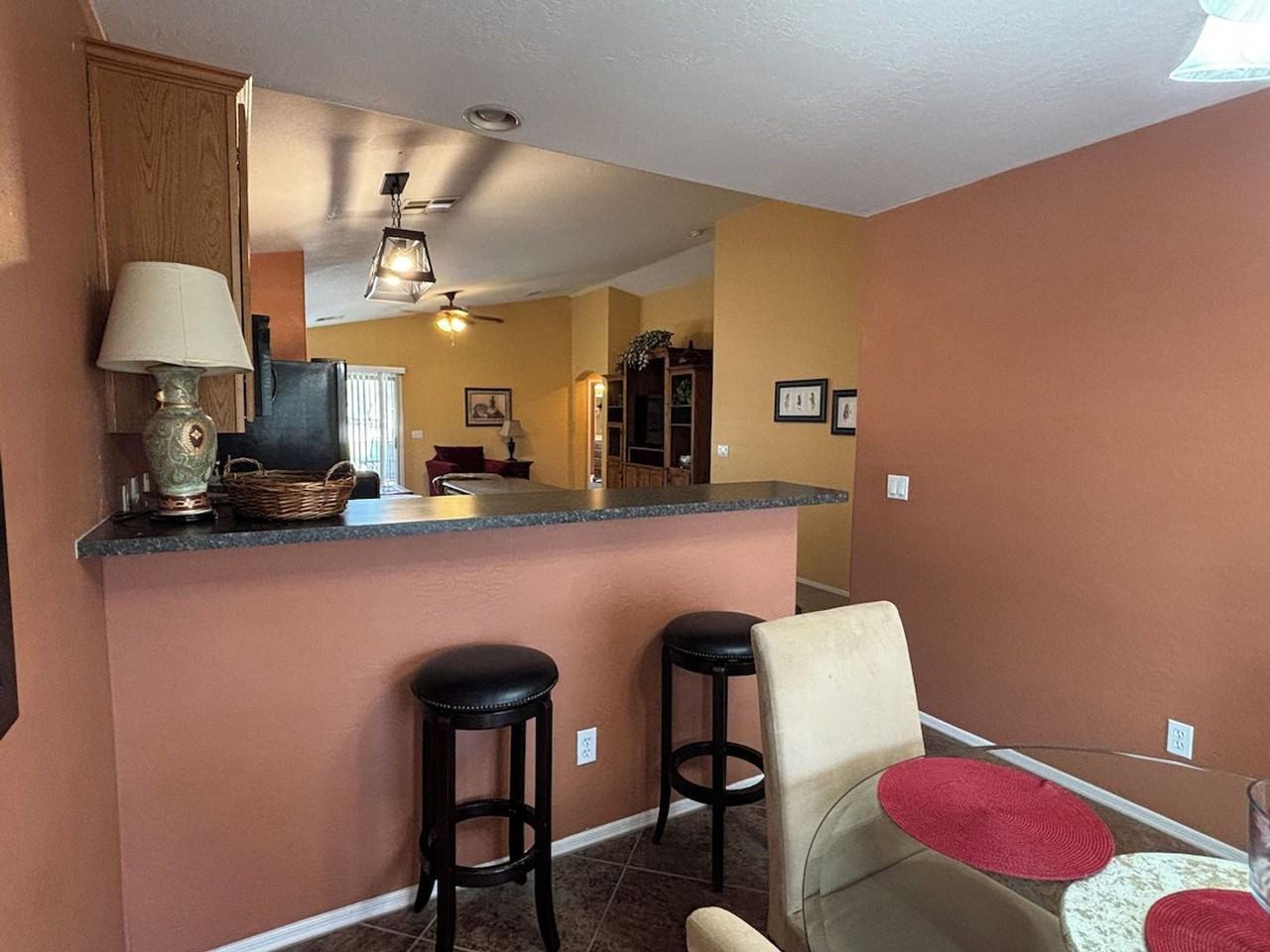 776 W Fairlane Ct - Photo 4 of 17