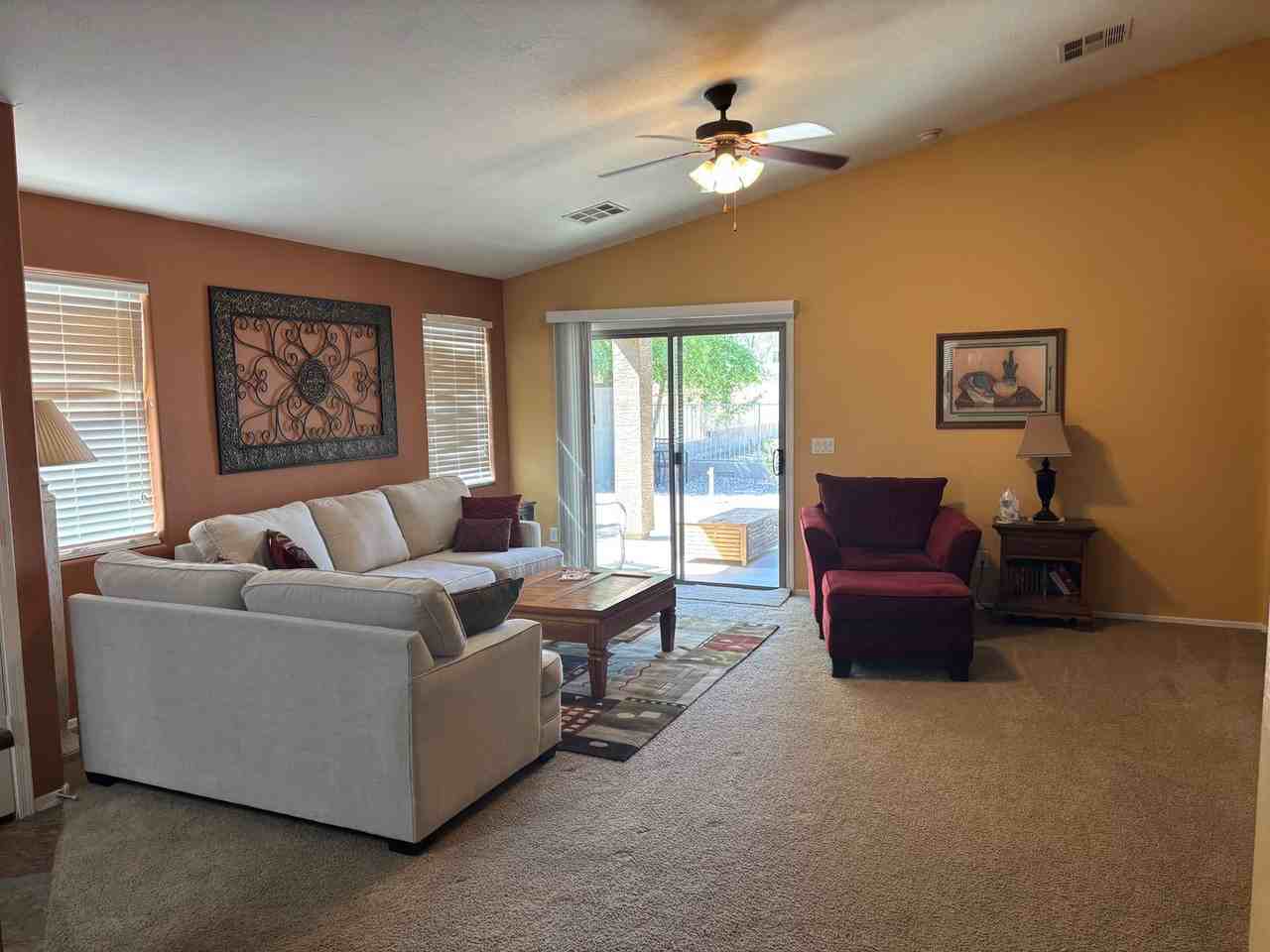 776 W Fairlane Ct - Photo 7 of 17