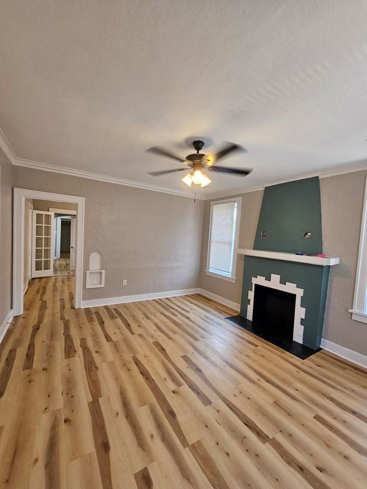2405 S Battery St #B - Photo 2 of 13
