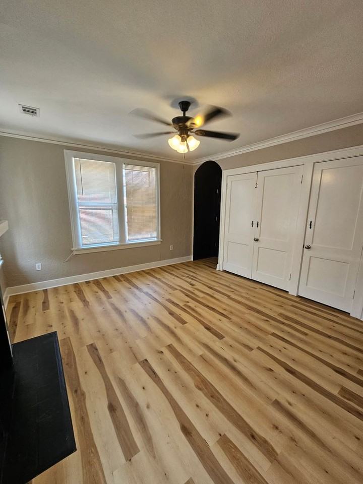 2405 S Battery St #B - Photo 3 of 13