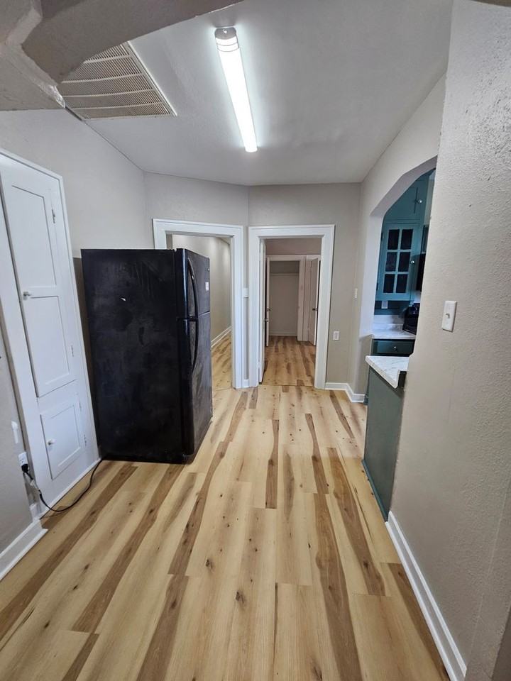 2405 S Battery St #B - Photo 4 of 13