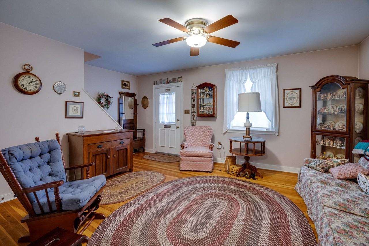 409 Fairview Ave - Photo 4 of 16