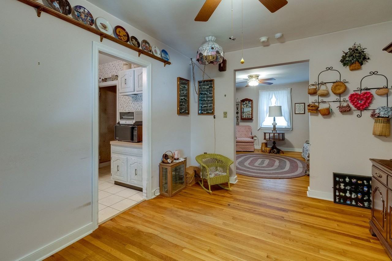 409 Fairview Ave - Photo 5 of 16
