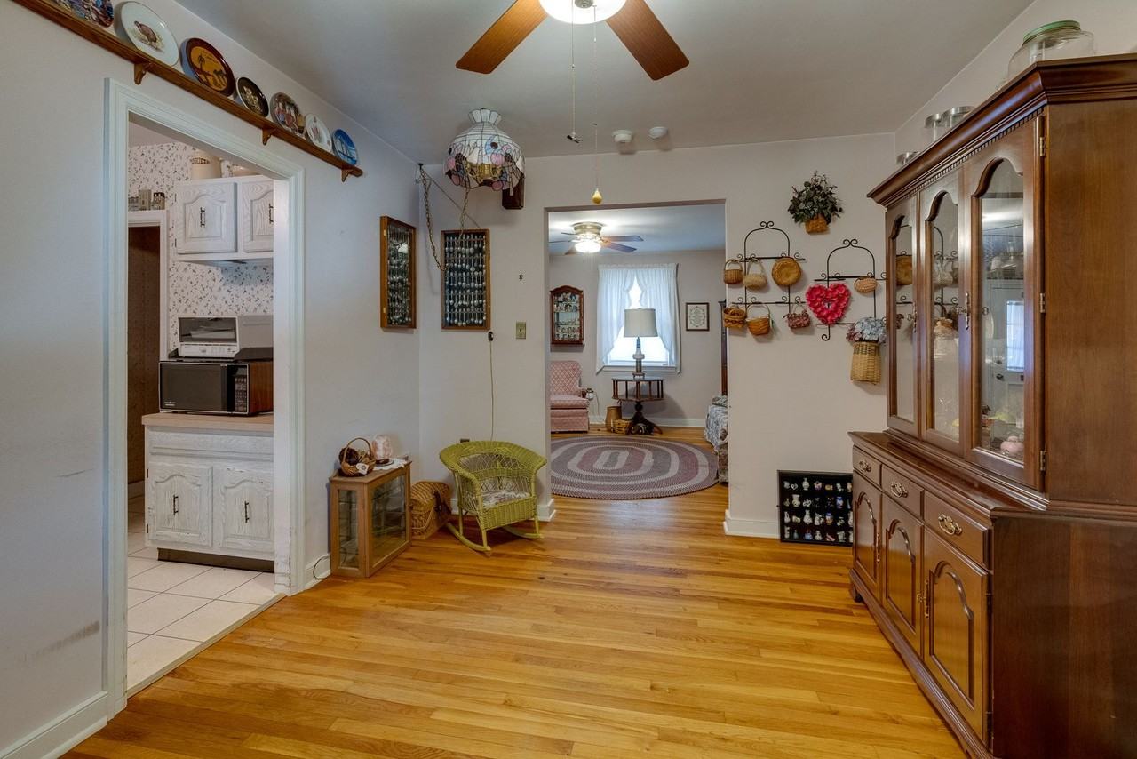 409 Fairview Ave - Photo 6 of 16