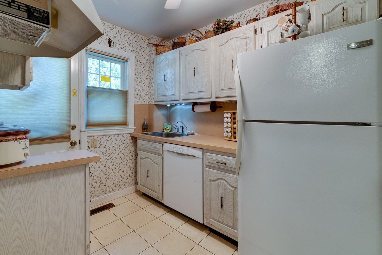 409 Fairview Ave - Photo 7 of 16