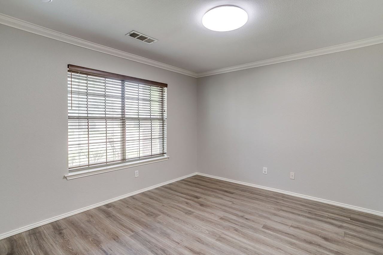 2875 Grandview Dr - Photo 4 of 20