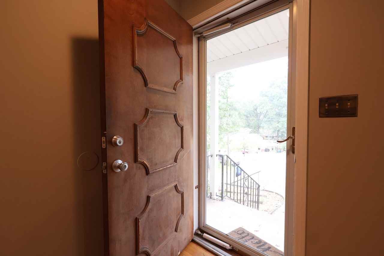 536 Edgecrest Cir - Photo 2 of 27