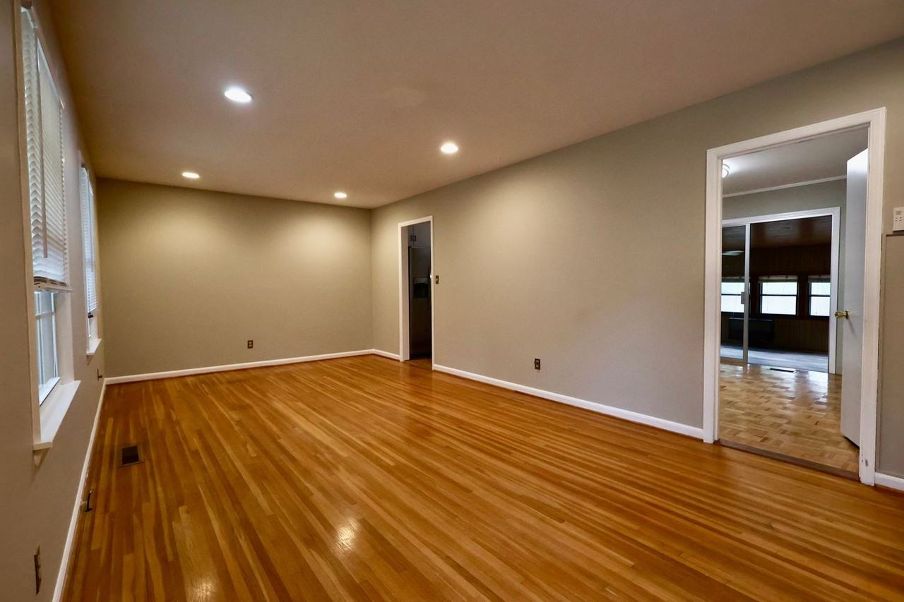 536 Edgecrest Cir - Photo 3 of 27