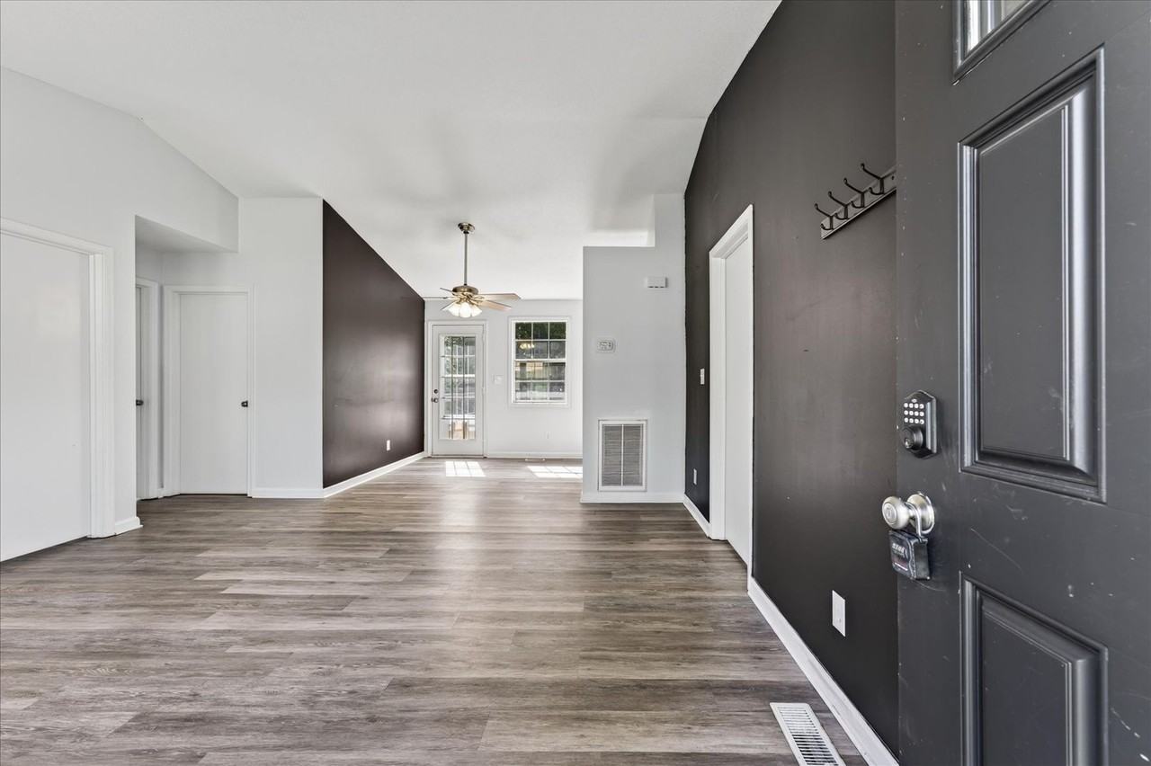 727 Acorn Dr - Photo 4 of 26