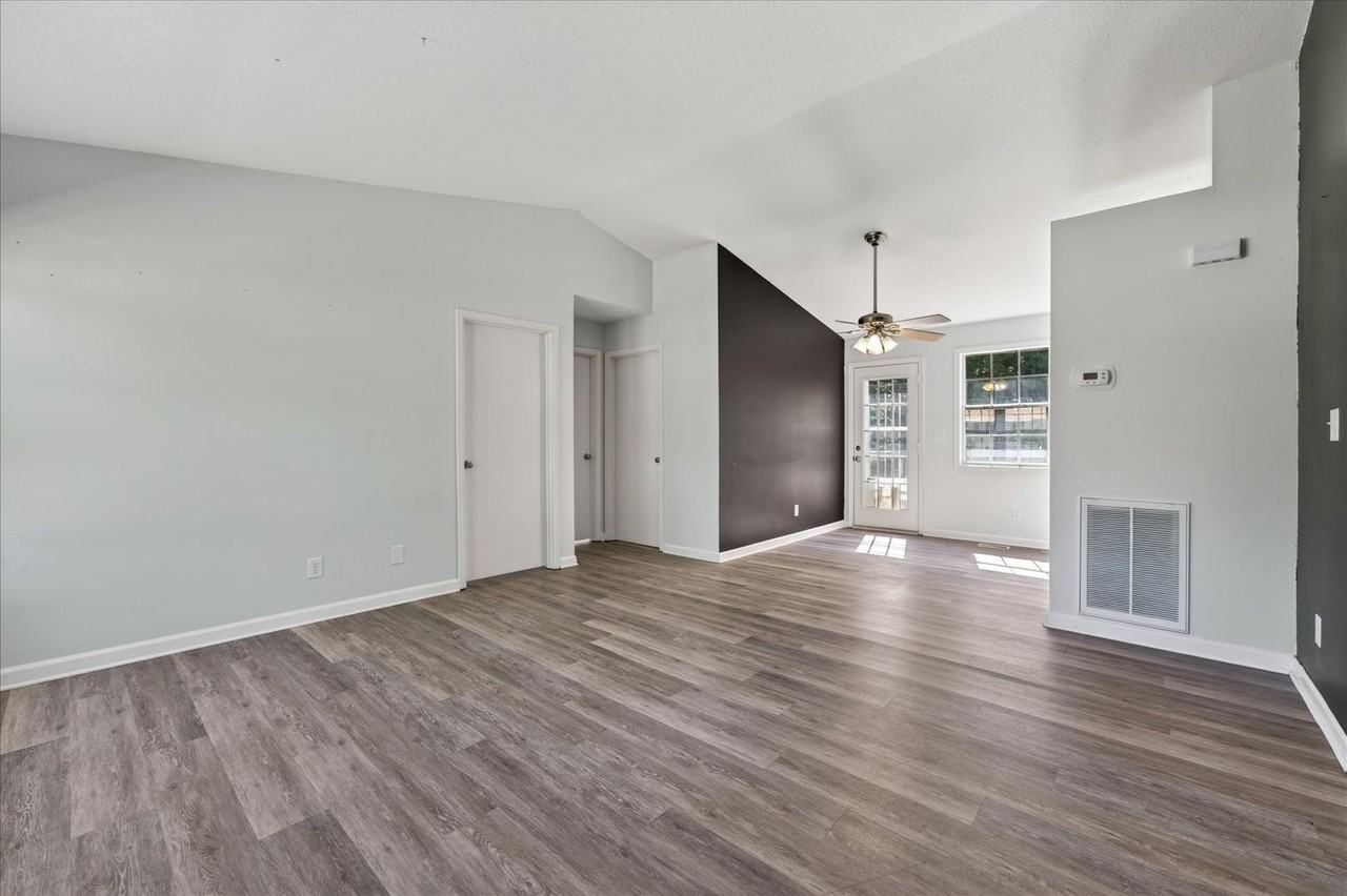 727 Acorn Dr - Photo 5 of 26