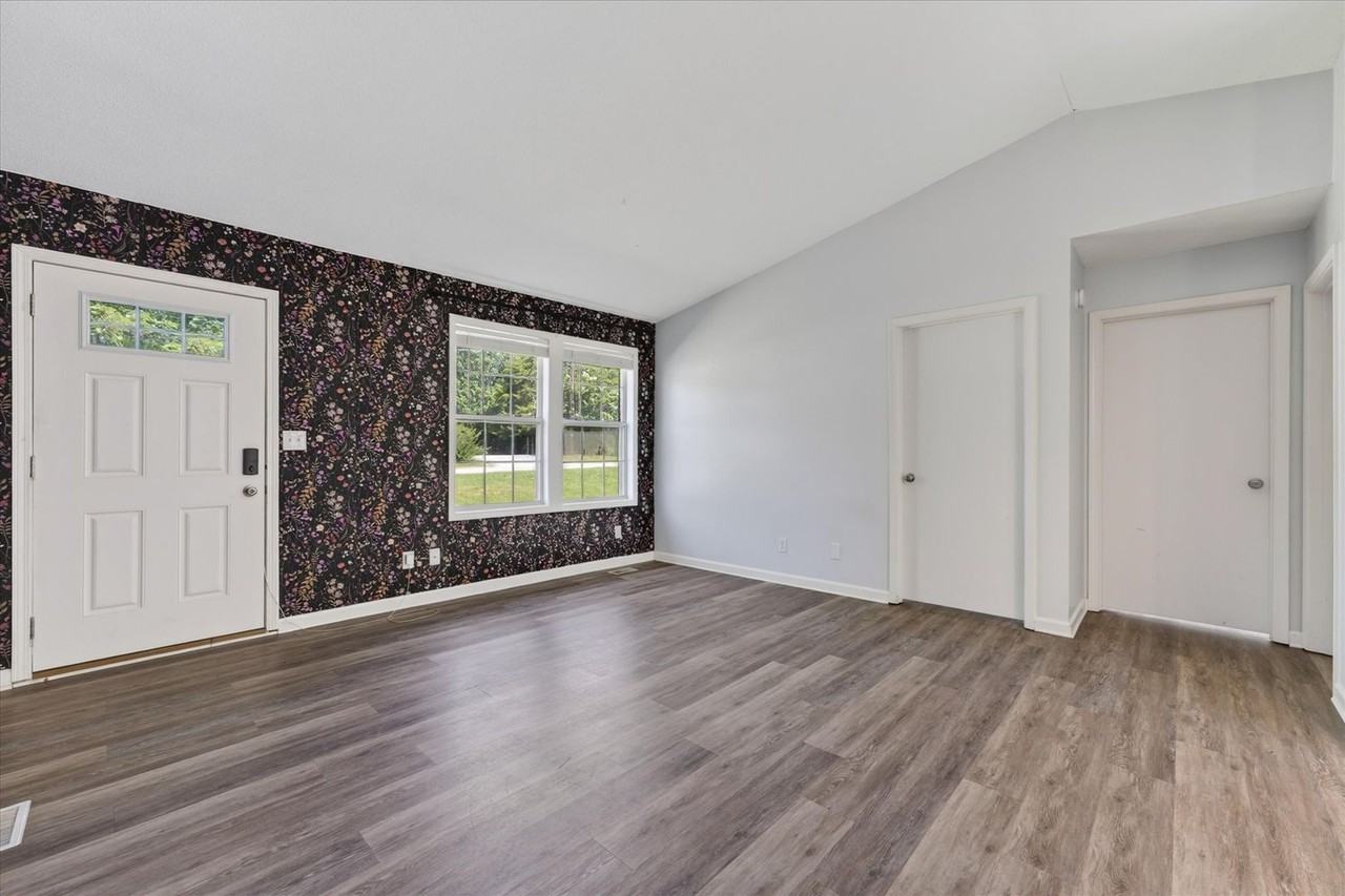 727 Acorn Dr - Photo 7 of 26