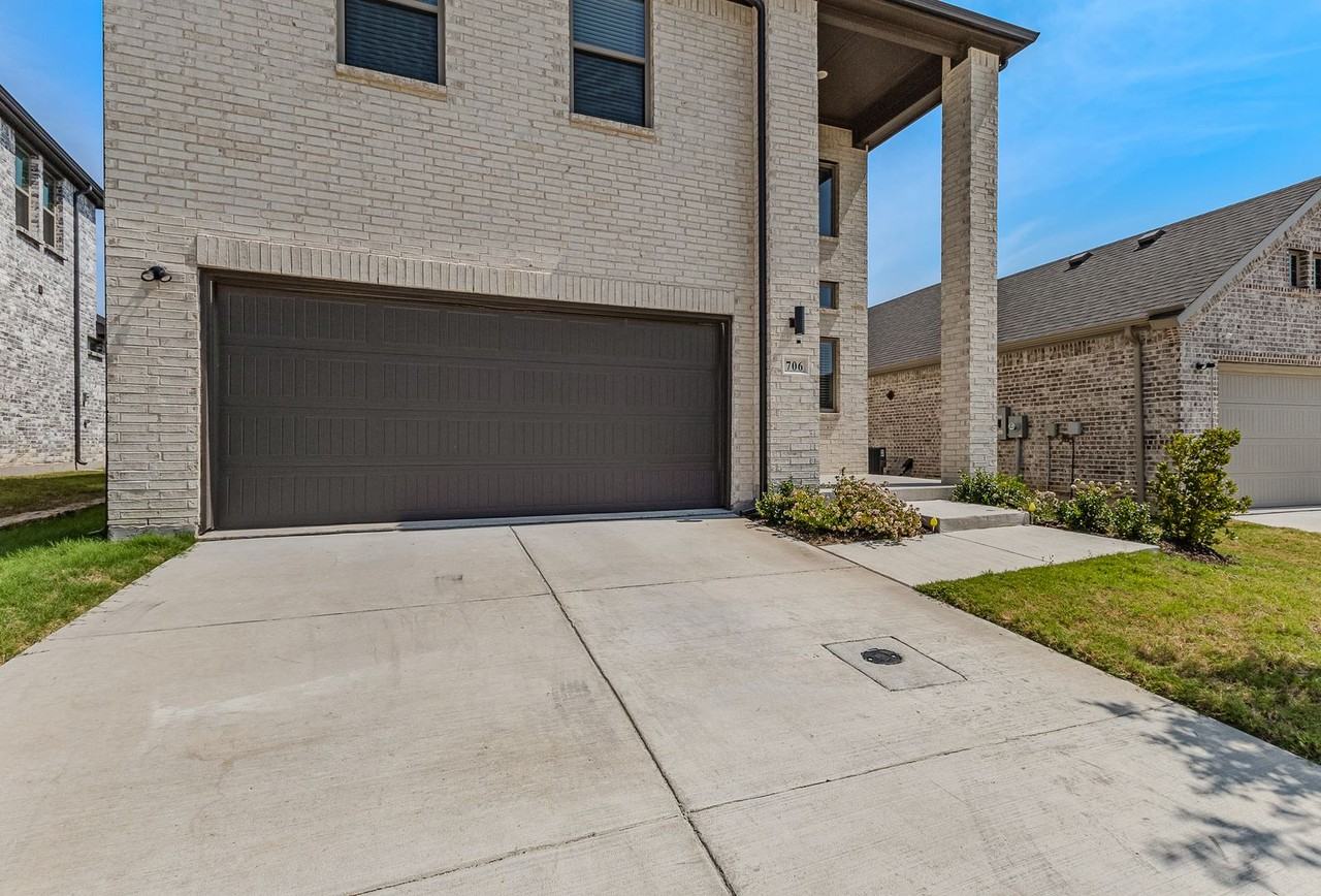 706 Melody Hill Dr - Photo 4 of 33