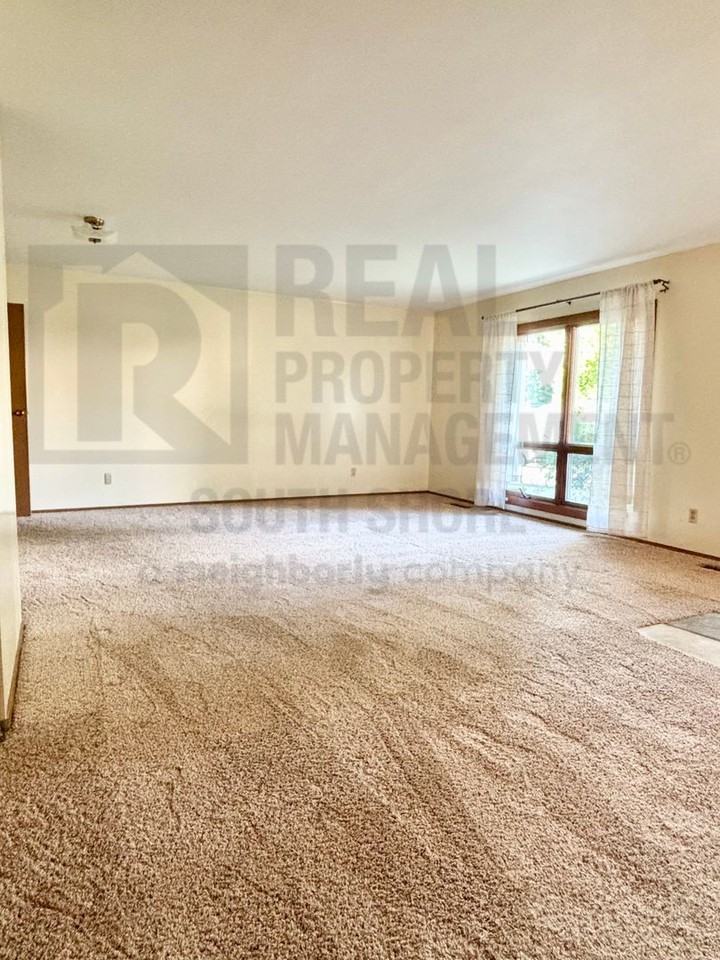 555 Meadow Ln - Photo 2 of 11