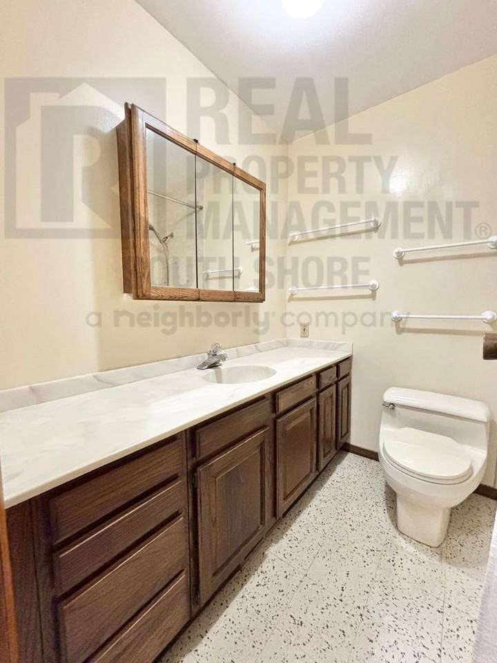 555 Meadow Ln - Photo 3 of 11