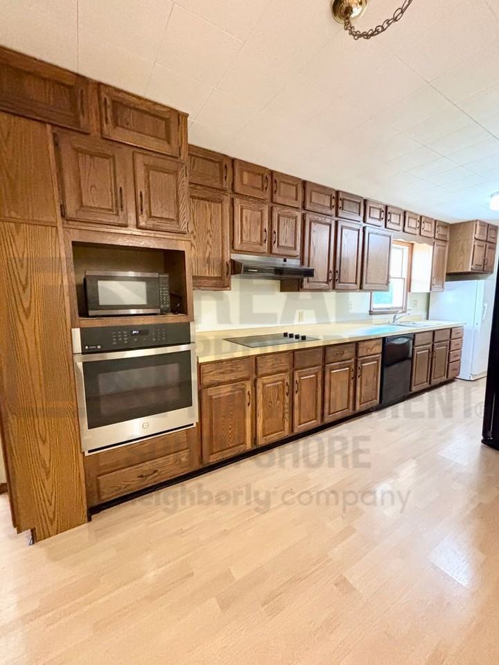 555 Meadow Ln - Photo 6 of 11
