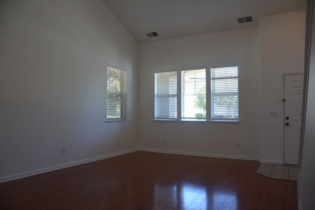 1019 Cape May Dr - Photo 4 of 47