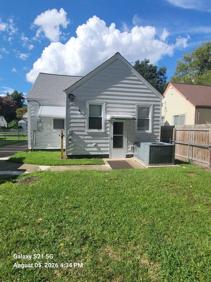 219 Beechwood Ave - Photo 6 of 21