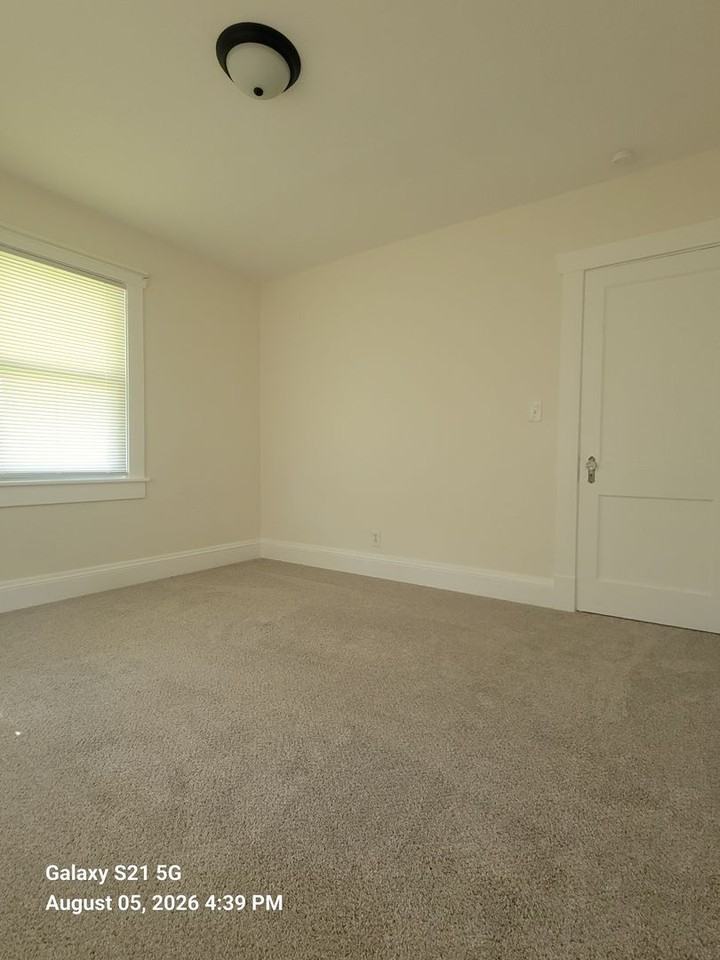 219 Beechwood Ave - Photo 4 of 21